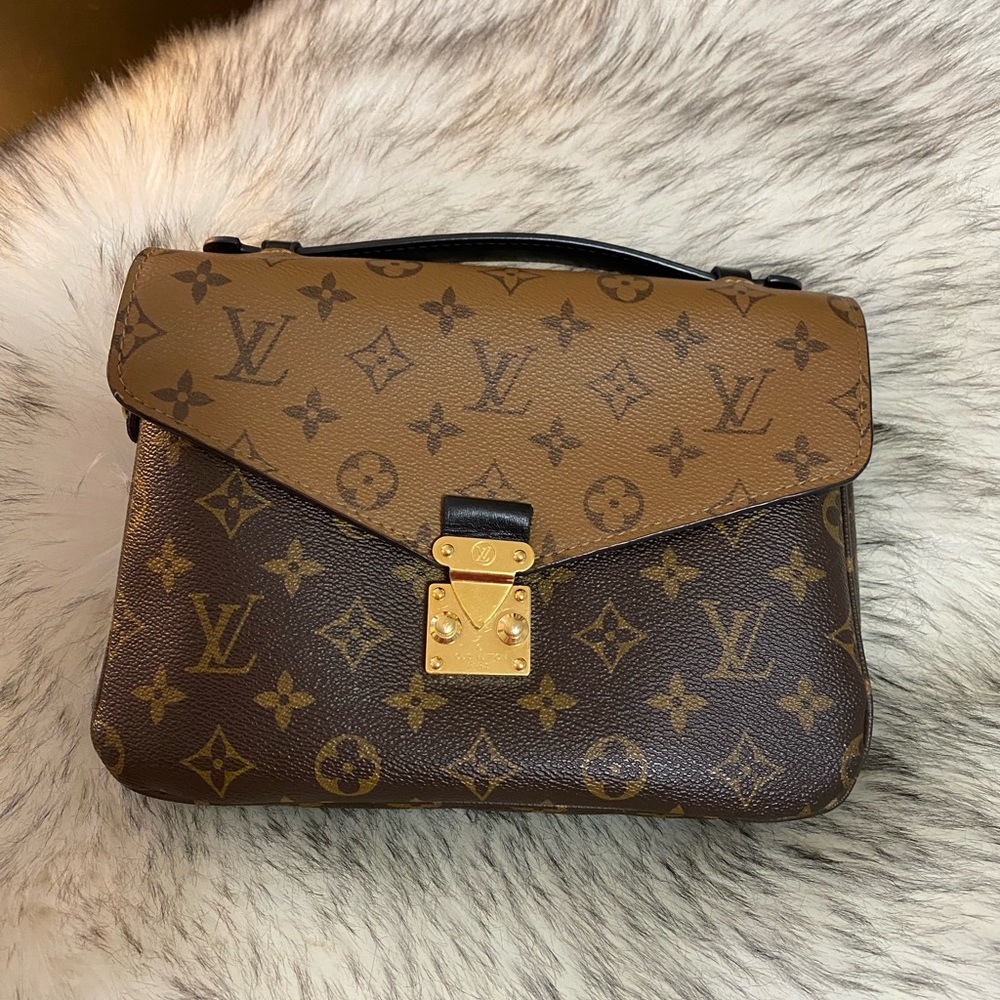 Louis Vuitton Pochette Métis Reverse EUC